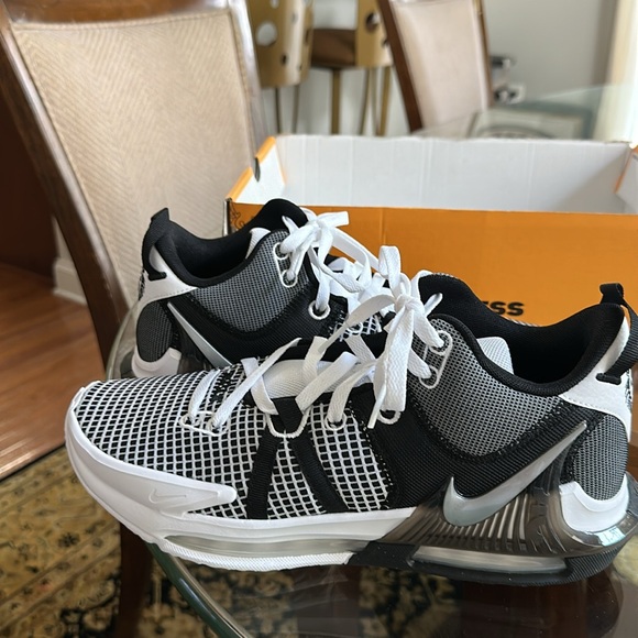 Nike LeBron Black and White Sneakers - Picture 2 of 10